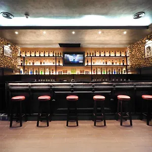 Hostal Alessandro Downtown & Bar